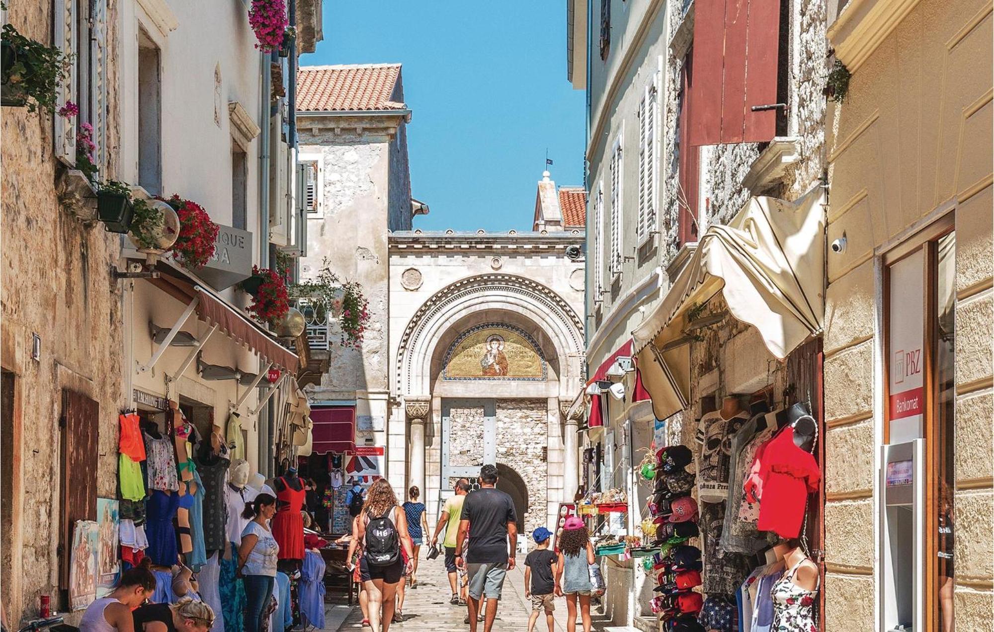 Gorgeous Apartment In Porec With Kitchen エクステリア 写真