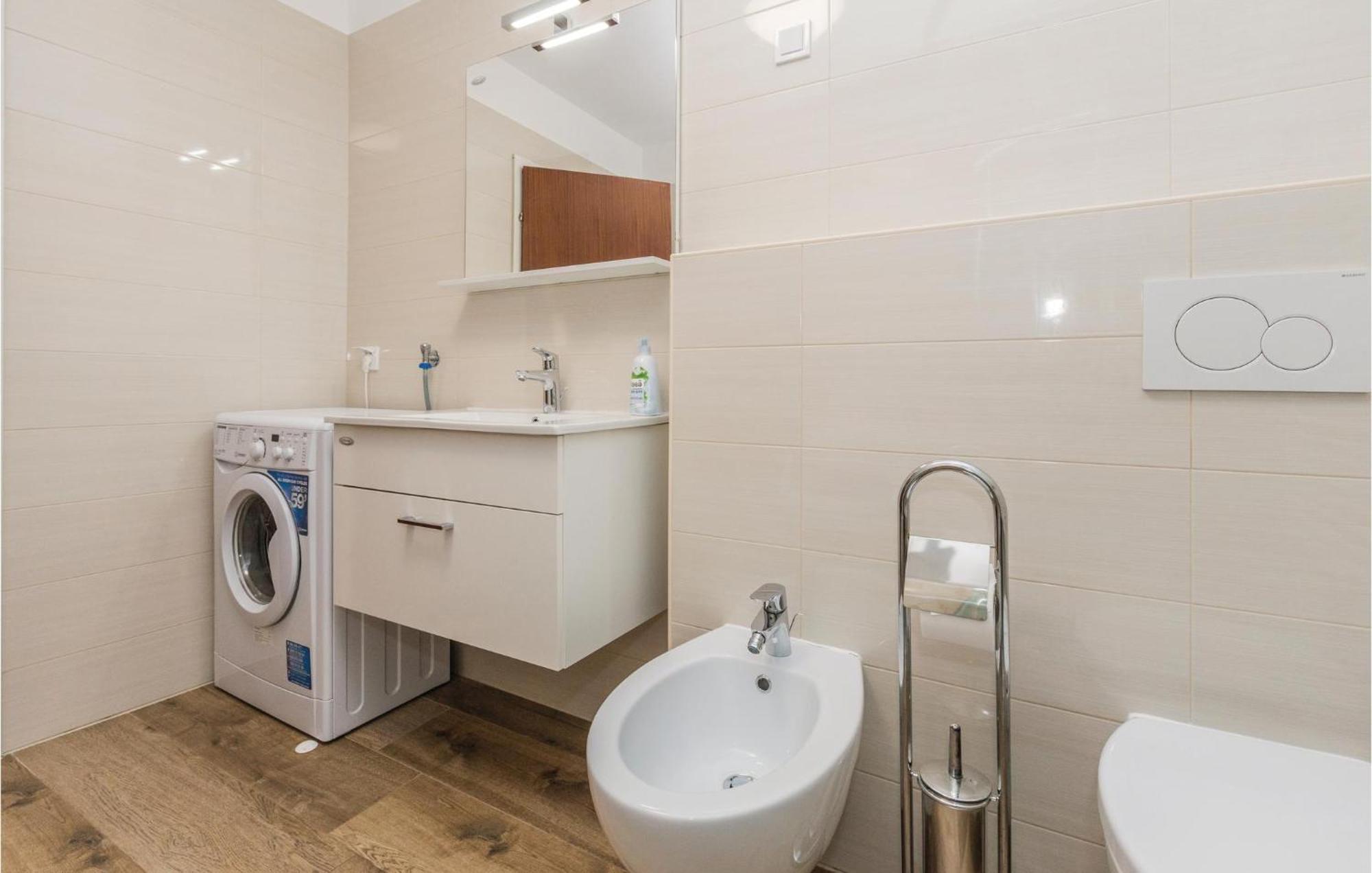 Gorgeous Apartment In Porec With Kitchen エクステリア 写真