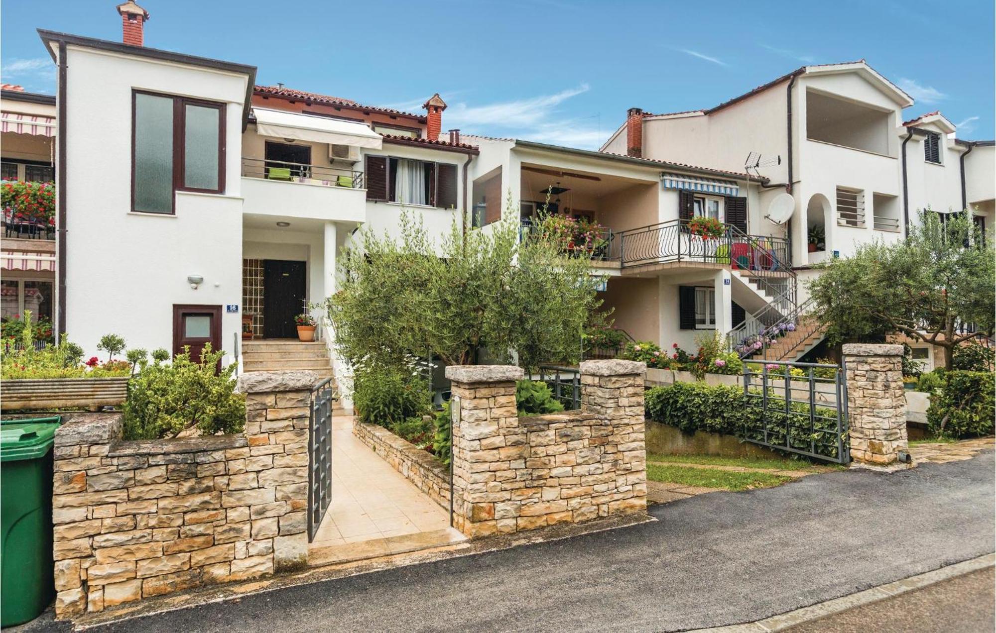 Gorgeous Apartment In Porec With Kitchen エクステリア 写真