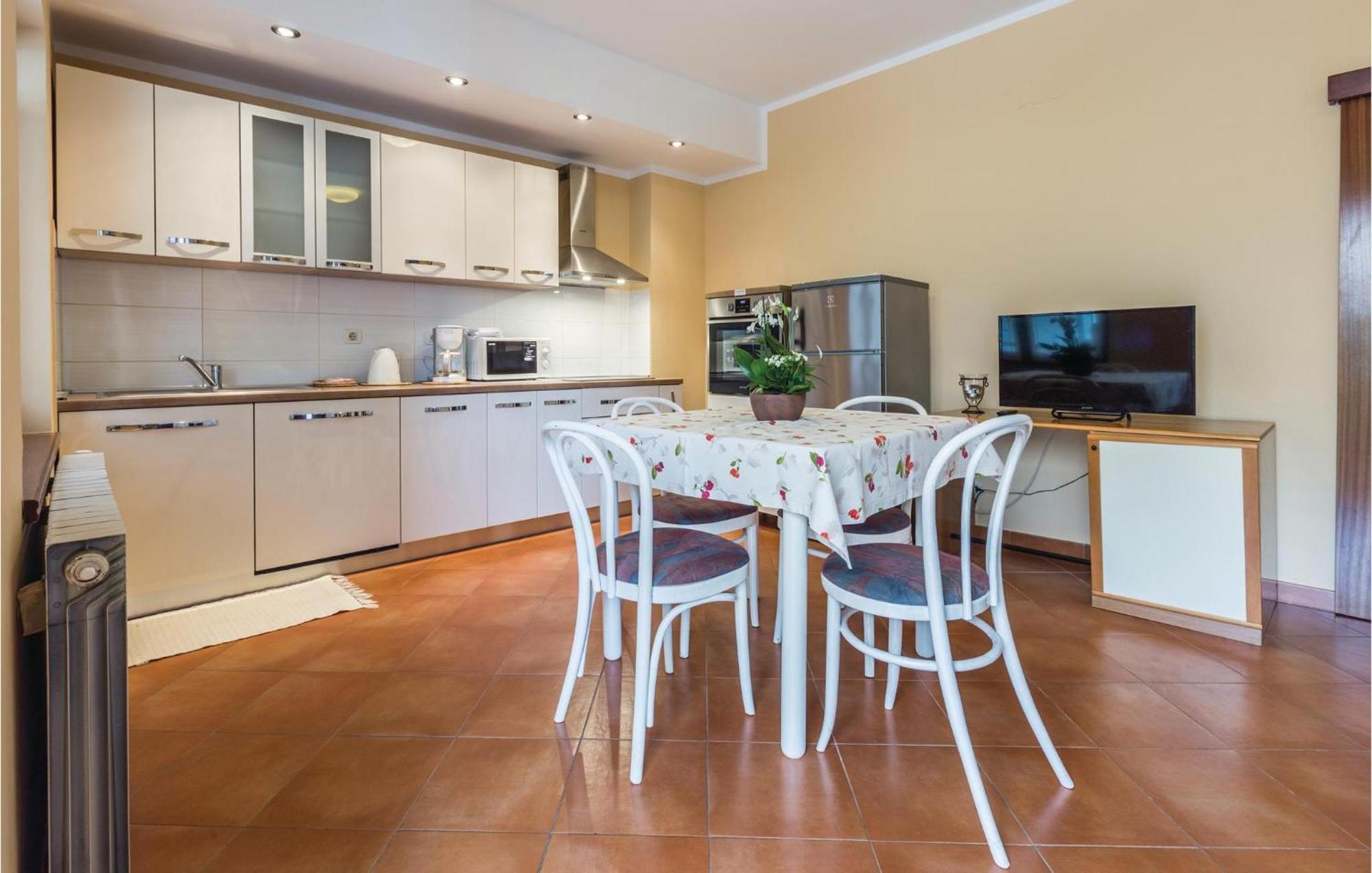 Gorgeous Apartment In Porec With Kitchen エクステリア 写真